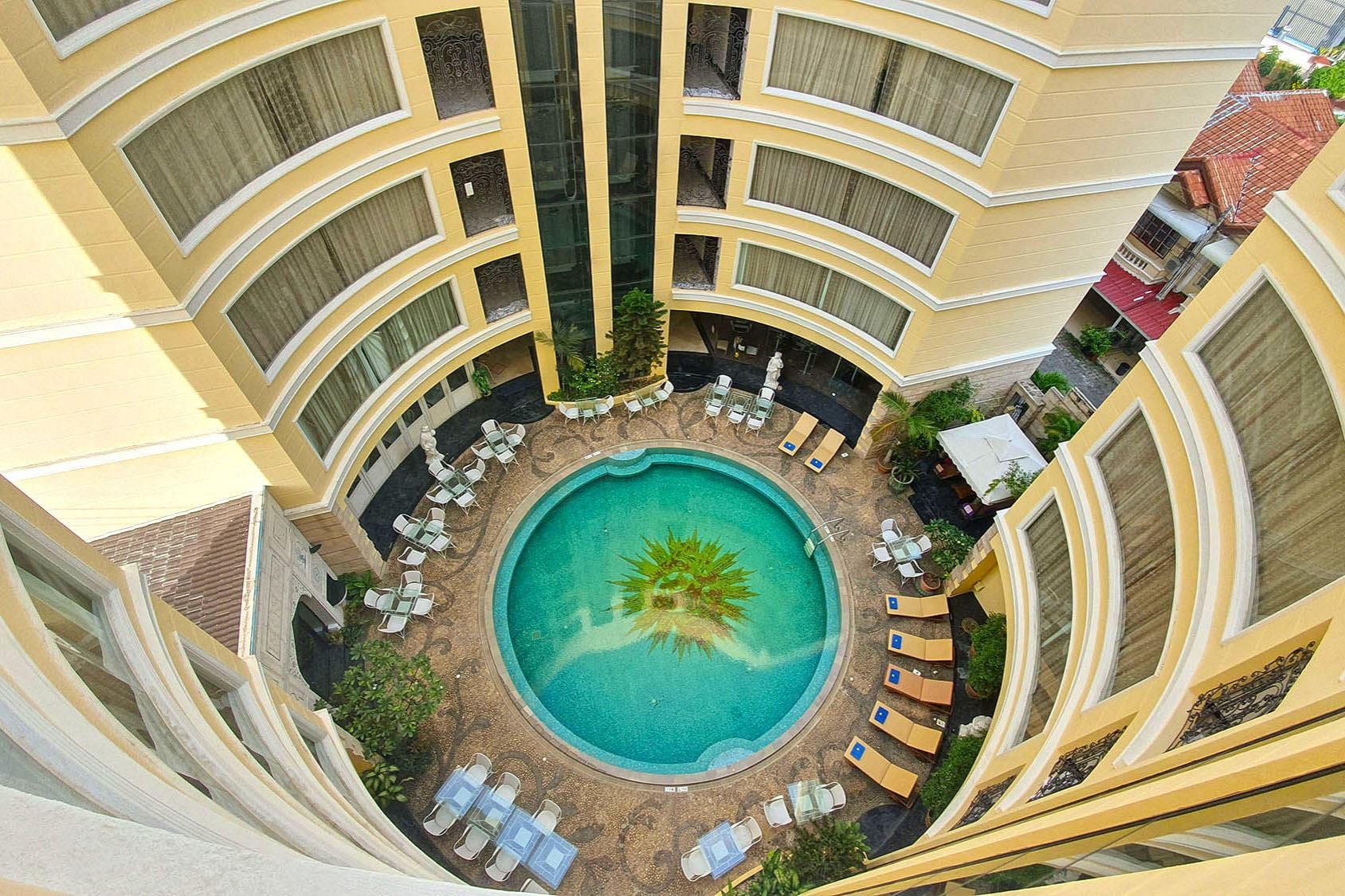 Four Seasons Place Hotel